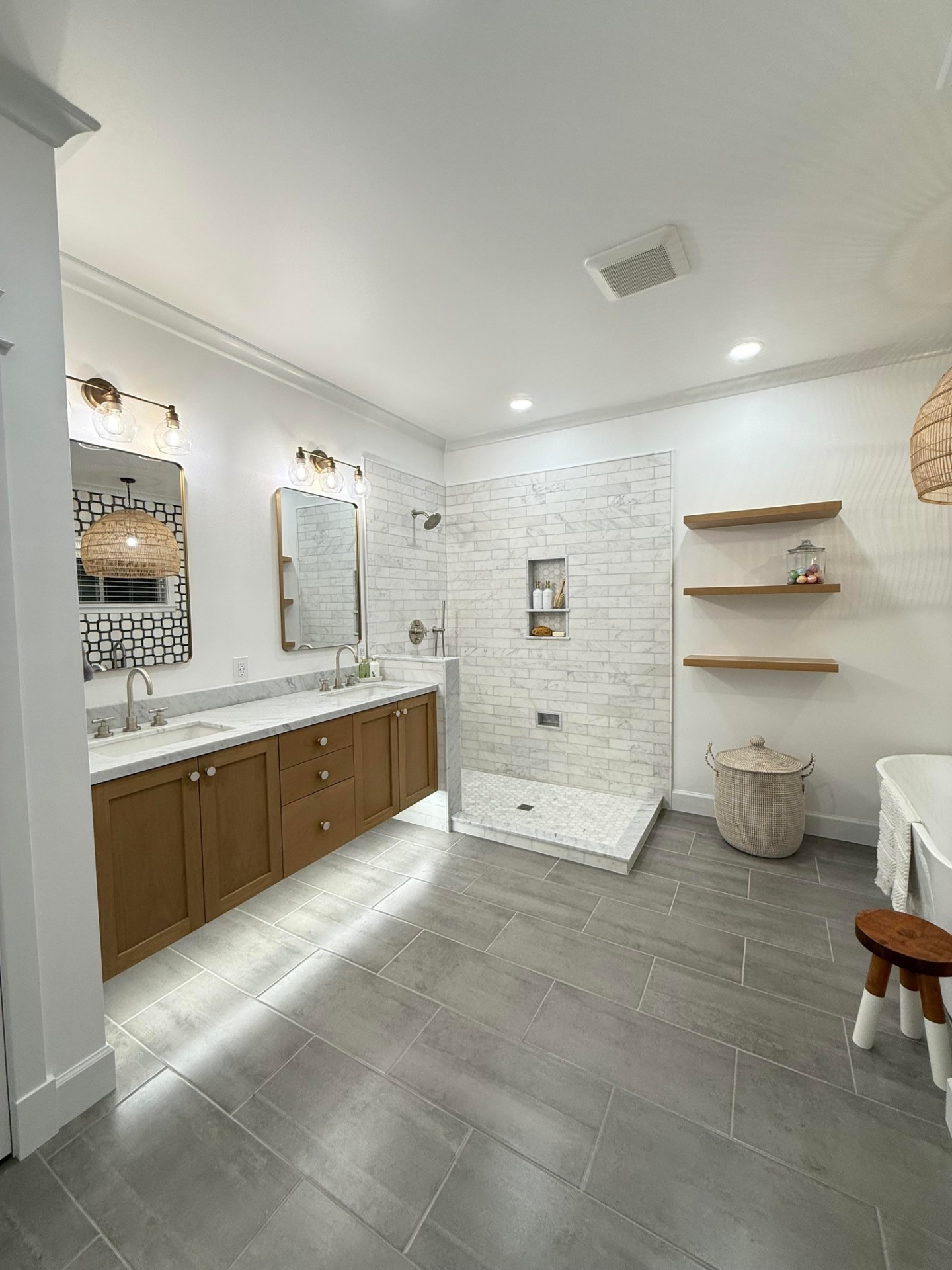 modern remodeled shower in Pleasanton